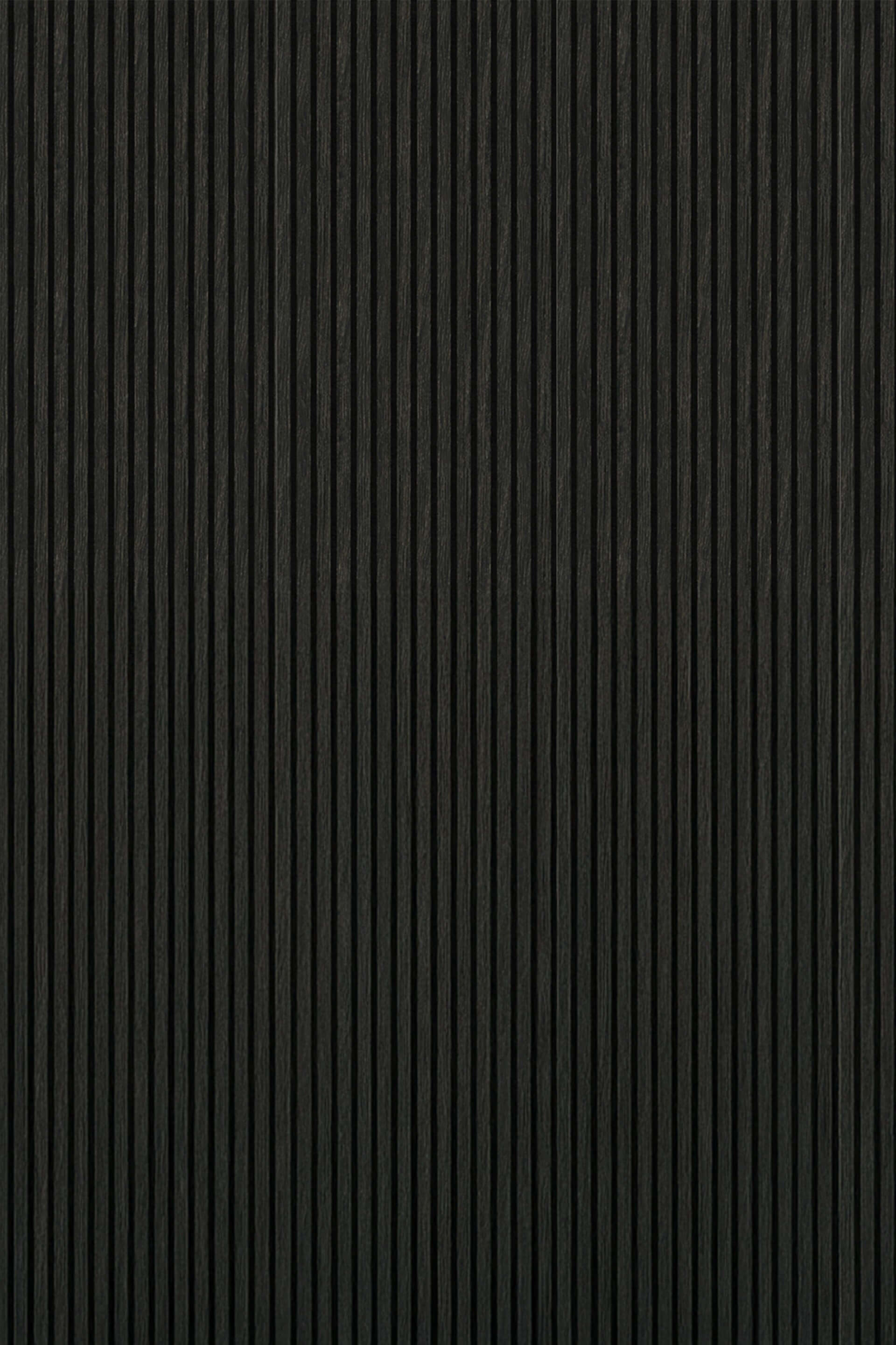 Gros plan d'un panneau mural acoustique en chêne fumé avec feutre. Disponible à l'unité dans la boutique en ligne de Custoro.