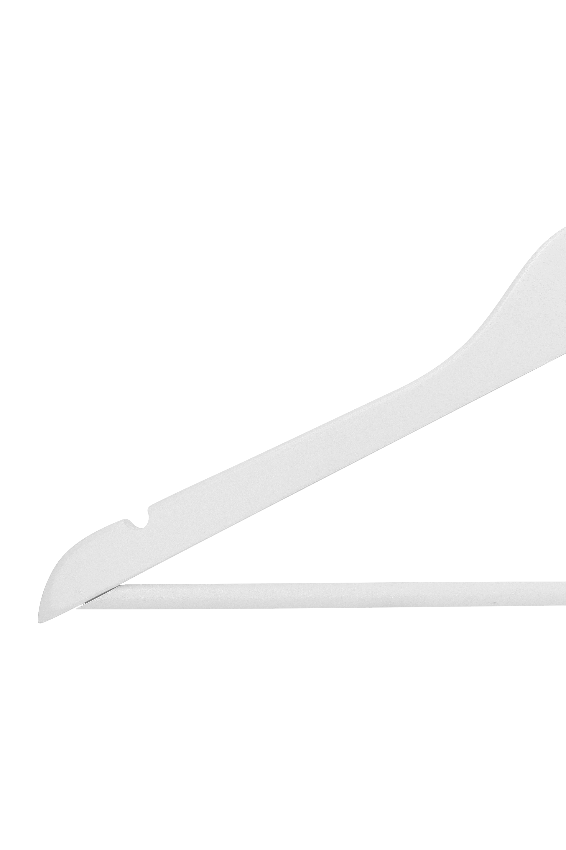 Porte-manteau en bois dur blanc. Gros plan sur le logement antidérapant. On aperçoit également une partie de la barre à pantalons. Provenant de la boutique en ligne de Custoro.