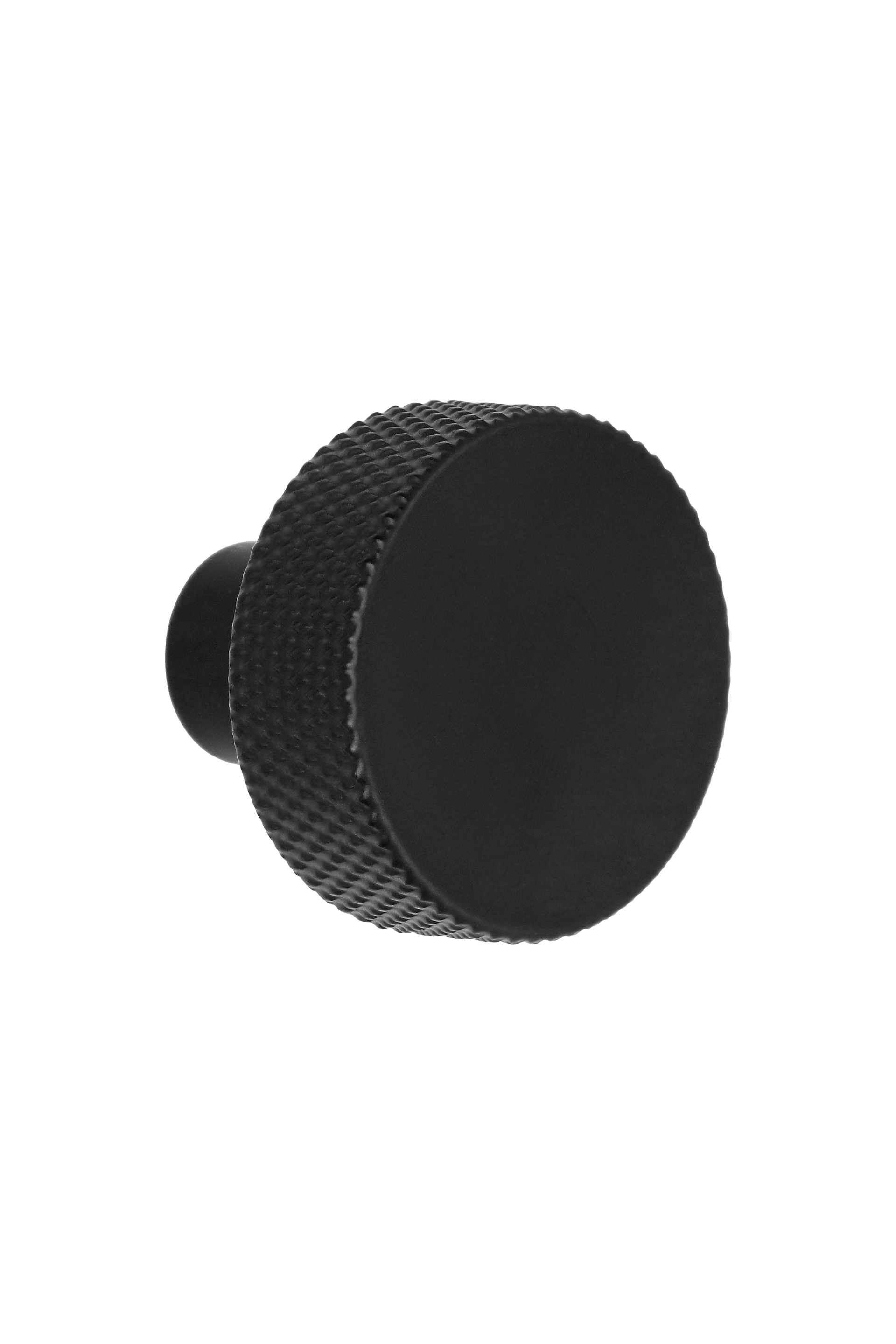 Poignée Button noire, vue de face. Diamètre : 3,5 cm, bord texturé à facettes. Disponible sur la boutique en ligne de Custoro.